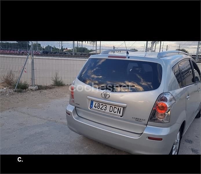 Usado Toyota Corolla Verso Sol 116 CV (85 kW) 2004 Gris / plata Monovolumen