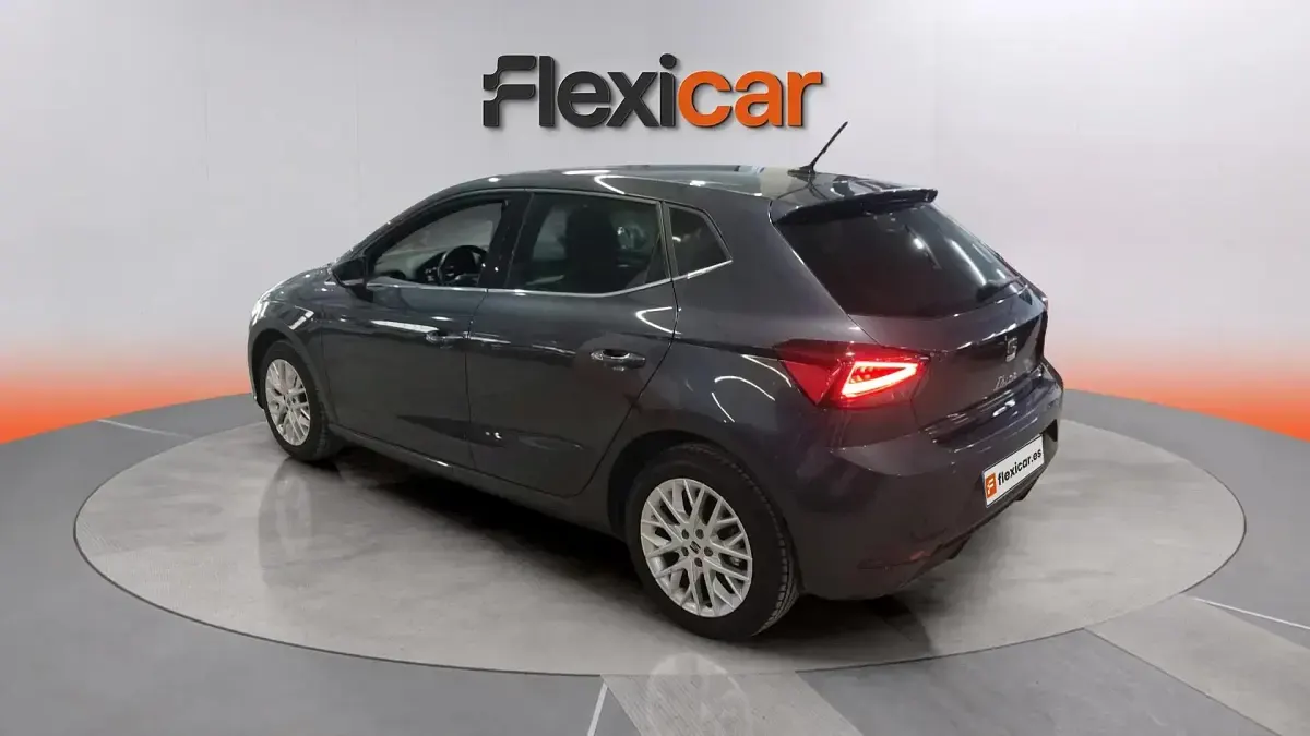 Usado Seat Ibiza Style 116 CV (85 kW) 2024 Azul Utilitario