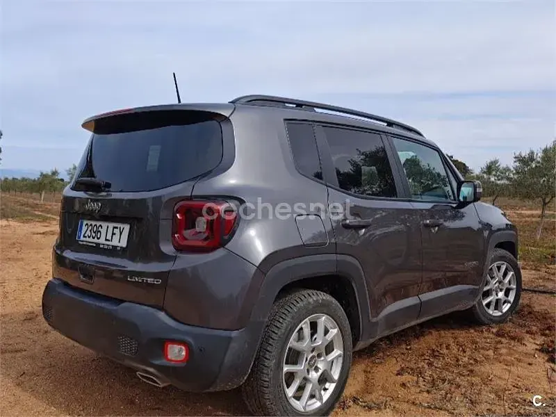Usado Jeep Renegade 150 CV (110 kW) 2020 Gris / plata SUV
