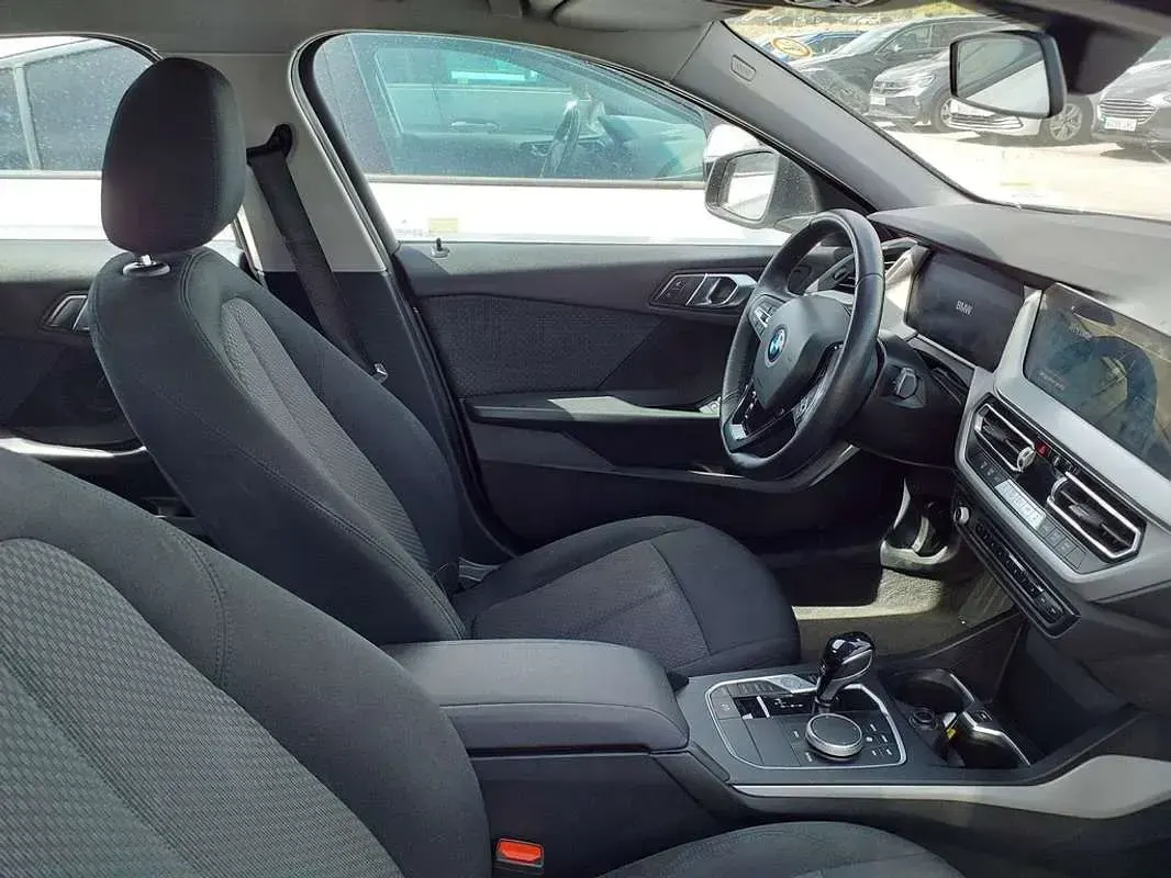 Usado BMW 118 140 CV (102 kW) 2023 Gris Utilitario