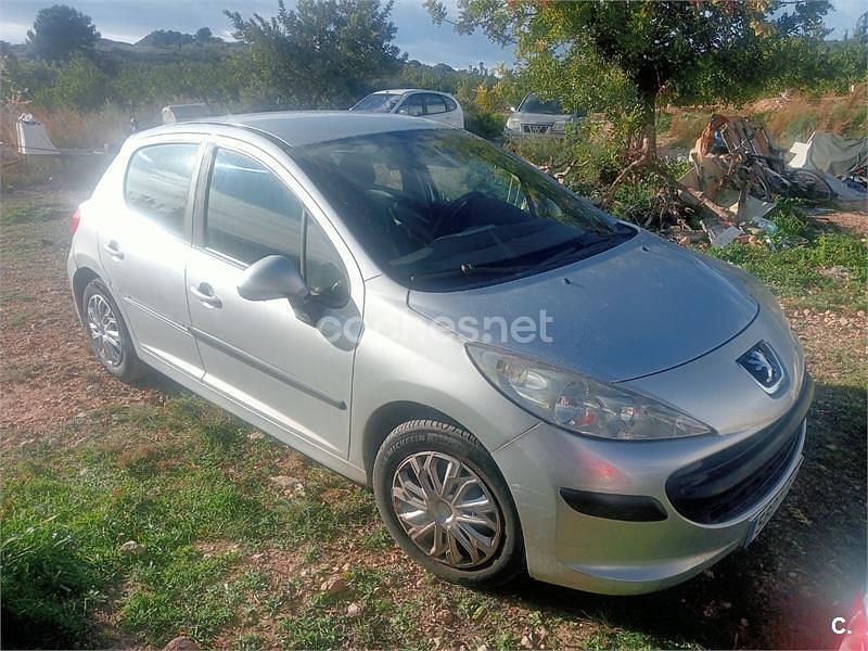Usado Peugeot 207 70 CV (51 kW) 2008 Gris / plata Berlina