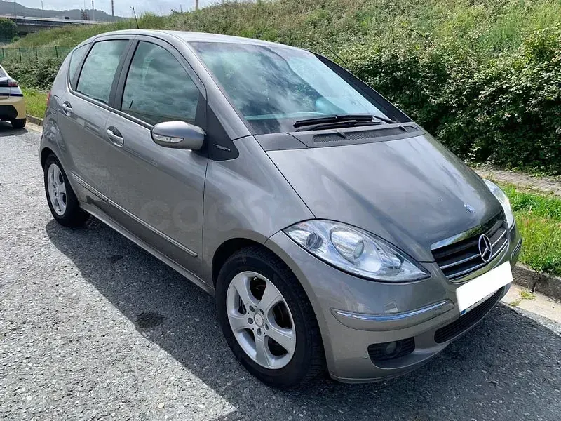 Usado Mercedes A180 109 CV (80 kW) 2010 Gris / plata Monovolumen