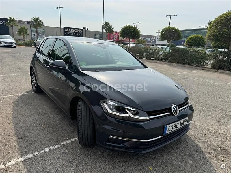 Gris / plata Usado 2018 VW Golf VII Advance Berlina | 16.500 € (Buen precio) - Imagen 1/4