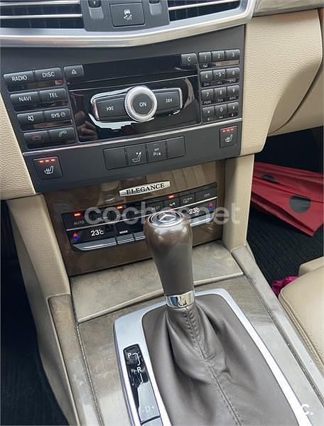 Usado Mercedes E220 Elegance 170 CV (125 kW) 2009 Beige Berlina