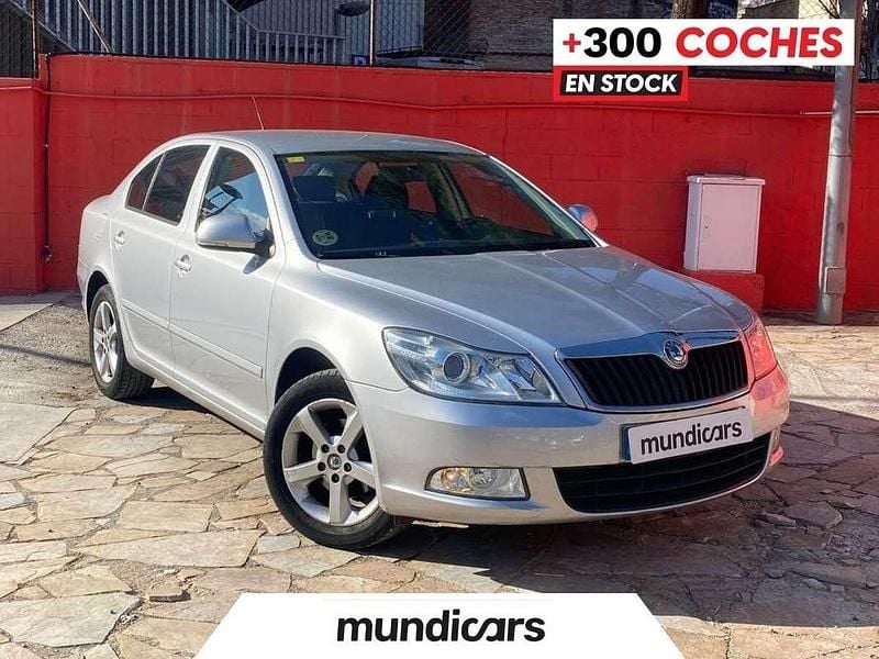 Gris / plata Usado 2013 Skoda Octavia Ambition Berlina | 9790 € (Buen precio) - Imagen 1/4