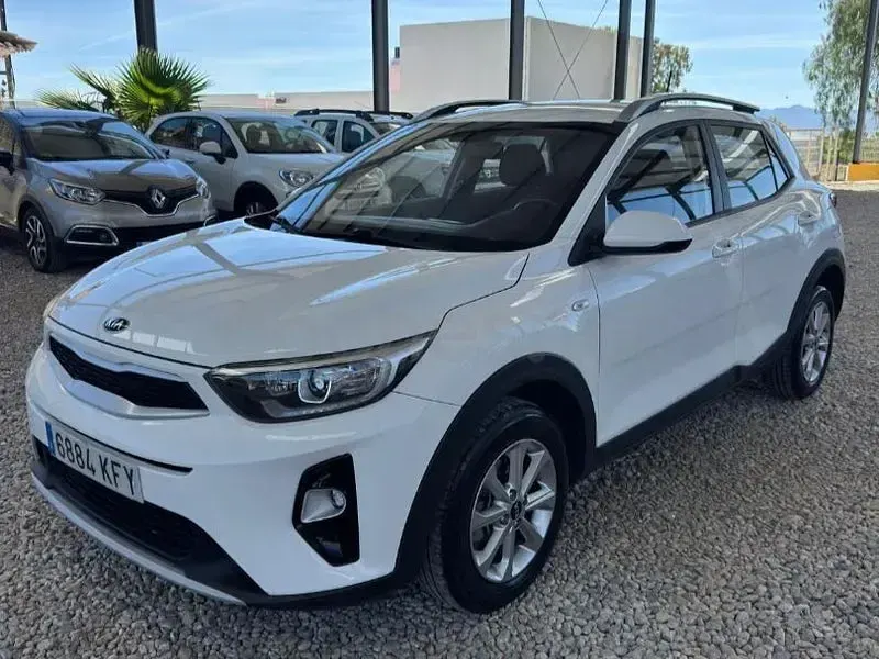 Usado Kia Stonic 84 CV (61 kW) 2018 Blanco SUV