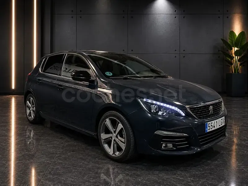 Usado Peugeot 308 GT-line 130 CV (95 kW) 2020 Gris / plata Berlina