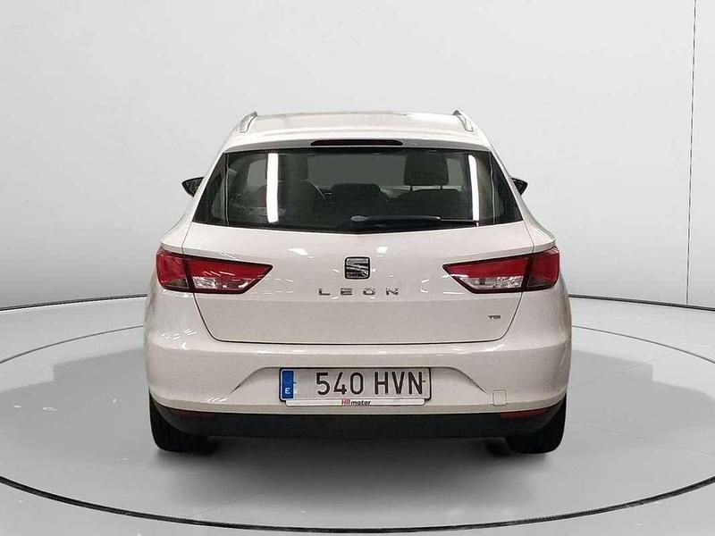 Usado Seat Leon Style 106 CV (77 kW) 2014 Blanco Familiar