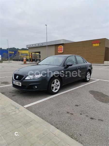 Usado Seat Exeo Reference 120 CV (88 kW) 2011 Gris / plata Berlina