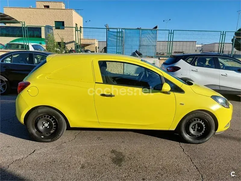 Usado Opel Corsa Expression 75 CV (55 kW) 2017 Amarillo Utilitario