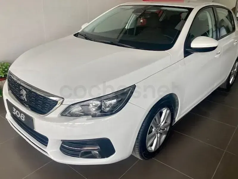Usado Peugeot 308 Active 100 CV (73 kW) 2020 Blanco Berlina