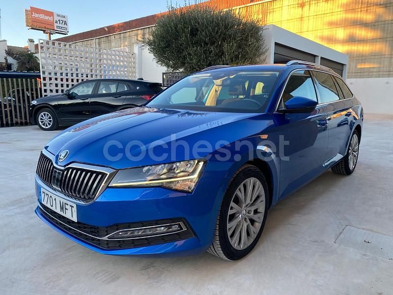 Usado Skoda Superb Ambition 150 CV (110 kW) 2023 Azul Familiar