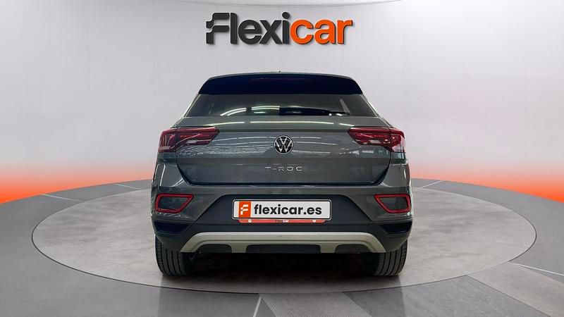Usado VW T-Roc Life 110 CV (80 kW) 2023 Gris SUV