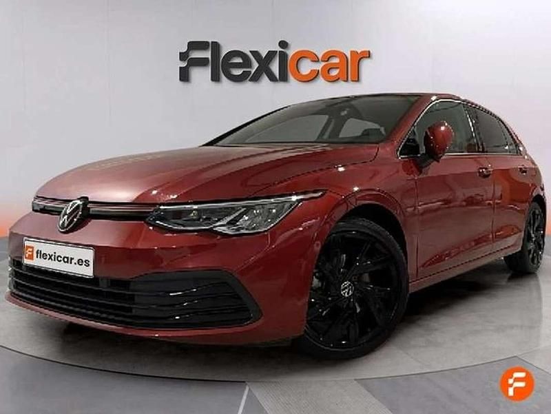 Usado VW Golf VIII Life 150 CV (110 kW) 2022 Rojo Berlina
