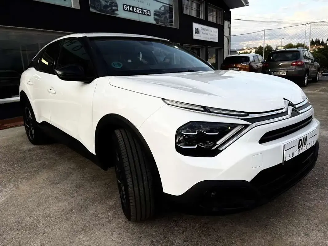 Usado Citroën C4 Feel 131 CV (96 kW) 2023 Blanco SUV