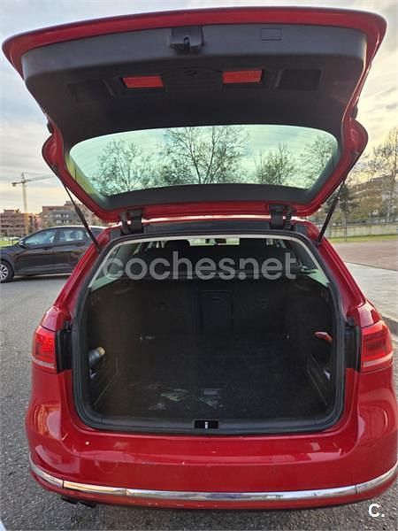Usado VW Passat Highline 170 CV (125 kW) 2012 Rojo Familiar