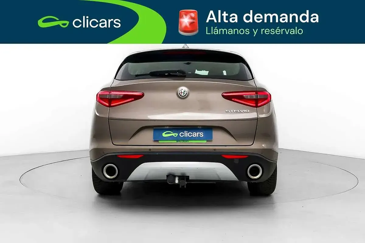 Usado Alfa Romeo Stelvio Super 179 CV (131 kW) 2017 Marrón SUV