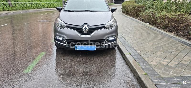 Usado Renault Captur Zen 90 CV (66 kW) 2014 Gris / plata SUV