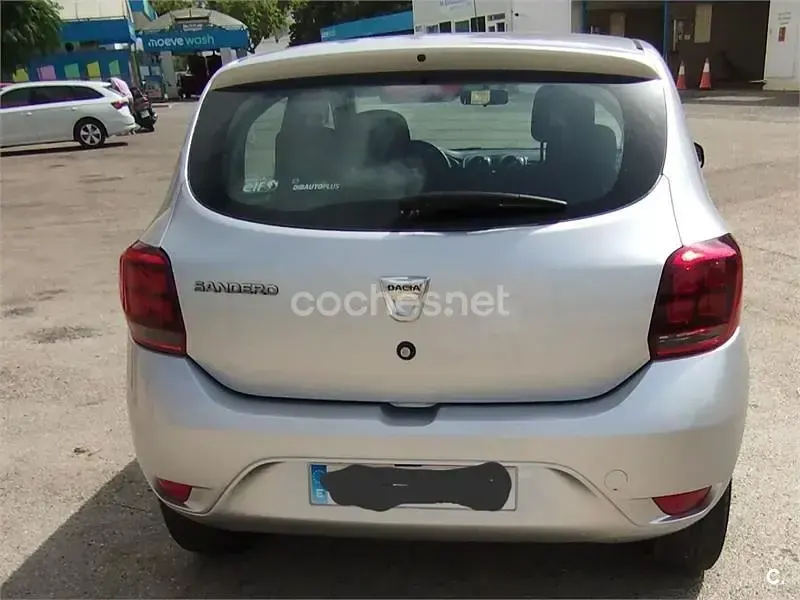 Usado Dacia Sandero Ambiance 73 CV (53 kW) 2017 Gris / plata Berlina