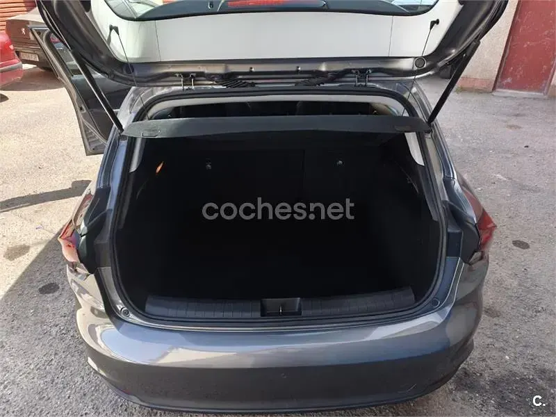 Usado Fiat Tipo Cross 130 CV (95 kW) 2021 Gris / plata Berlina