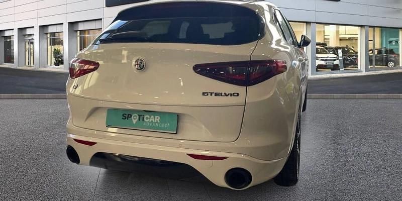 Usado Alfa Romeo Stelvio Veloce 209 CV (153 kW) 2020 Blanco SUV