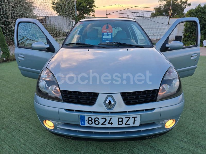 Gris / plata Usado 2002 Renault Clio II Extreme Berlina | 2900 € (Precio justo) - Imagen 1/4