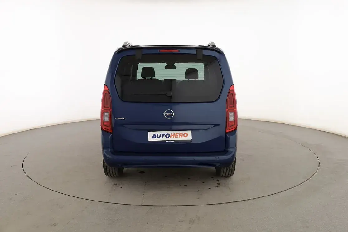 Usado Opel Combo Life Elegance 131 CV (96 kW) 2022 Azul Monovolumen