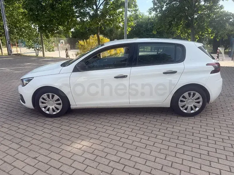 Usado Peugeot 308 Access 100 CV (73 kW) 2020 Blanco Berlina