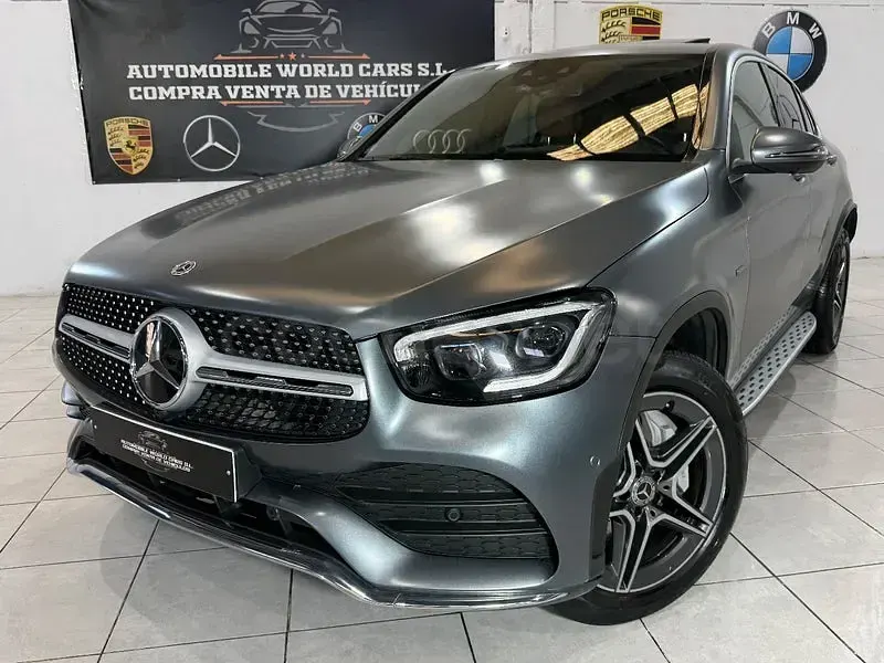 Usado Mercedes GLC300e 320 CV (235 kW) 2021 Gris / plata Coupe