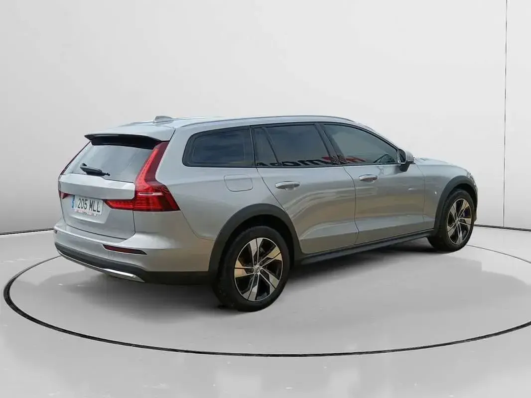 Usado Volvo V60 CC Core 197 CV (144 kW) 2023 Gris Familiar