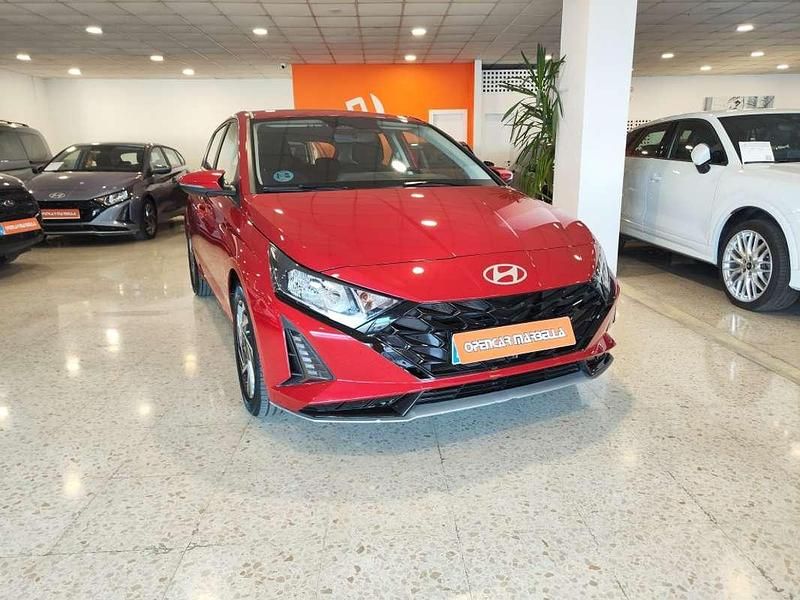 Usado Hyundai i20 101 CV (74 kW) 2024 Rojo Utilitario
