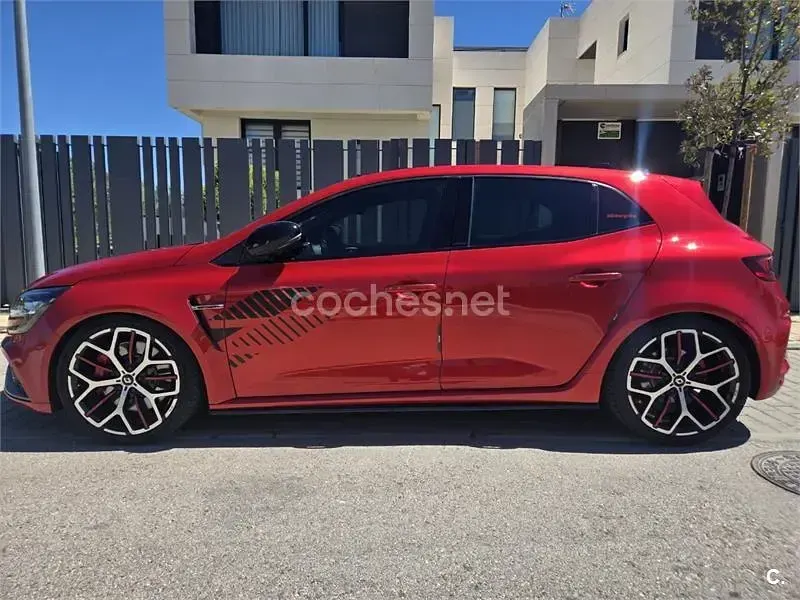 Usado Renault Mégane IV Trophy 300 CV (220 kW) 2019 Rojo Berlina