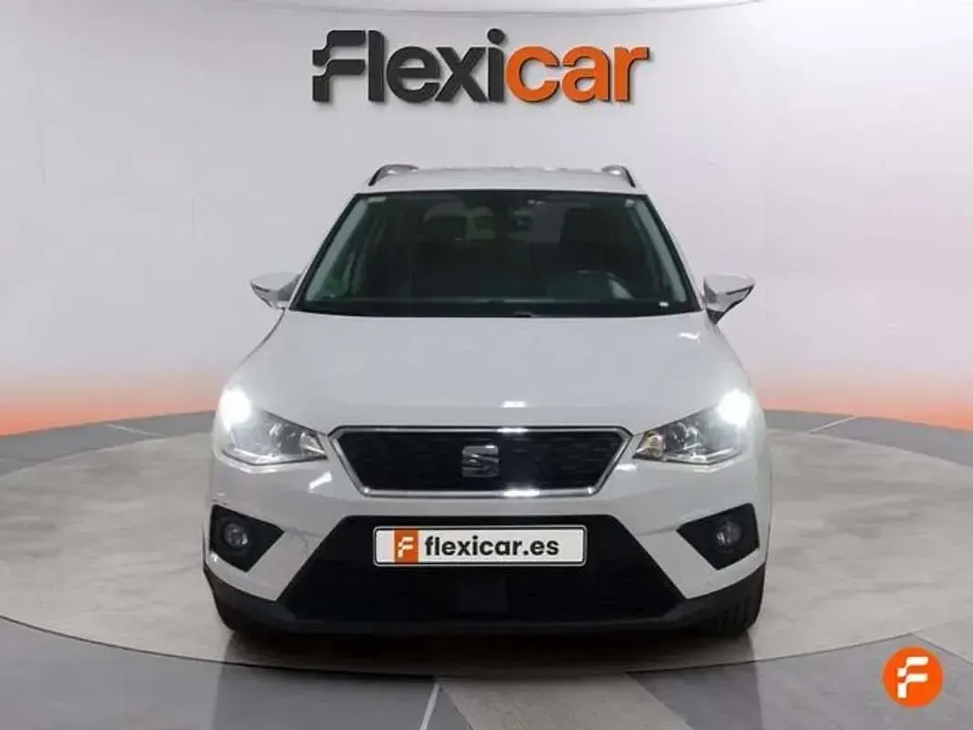 Usado Seat Arona Ecomotive 110 CV (80 kW) 2020 Blanco SUV