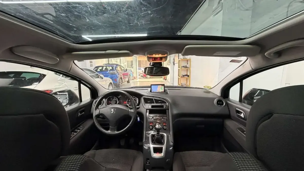 Usado Peugeot 5008 Premium 111 CV (81 kW) 2010 Negro Monovolumen