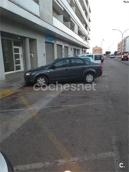 Używany Ford Focus Ghia 109 KM (80 kW) 2006 Niebieski Sedan/Limuzyna