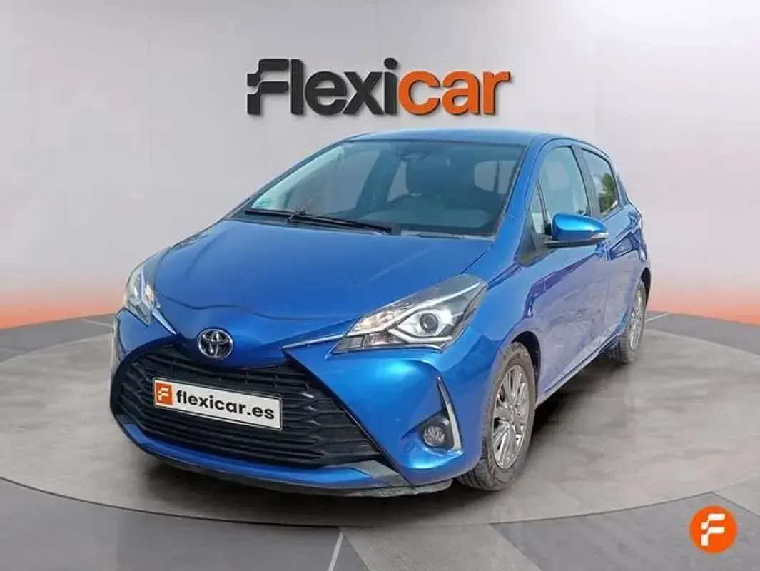 Usado Toyota Yaris Active 69 CV (50 kW) 2019 Azul Utilitario
