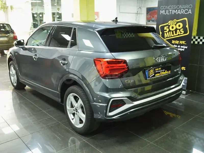 Usado Audi Q2 S-Line 150 CV (110 kW) 2024 Gris / plata SUV