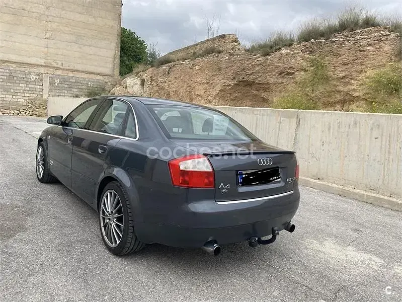 Begagnad Audi A4 155 HK (114 kW) 2002 Grå Sedan