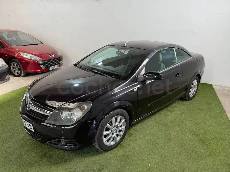 Usado Opel Astra Cabriolet Enjoy 115 CV (84 kW) 2008 Negro Descapotable