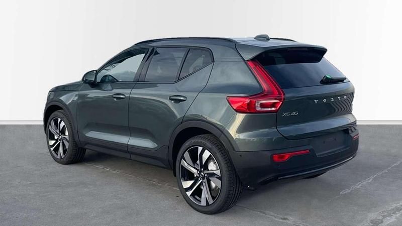 Nuevo Volvo XC40 Plus 129 CV (94 kW) 2025 Verde SUV