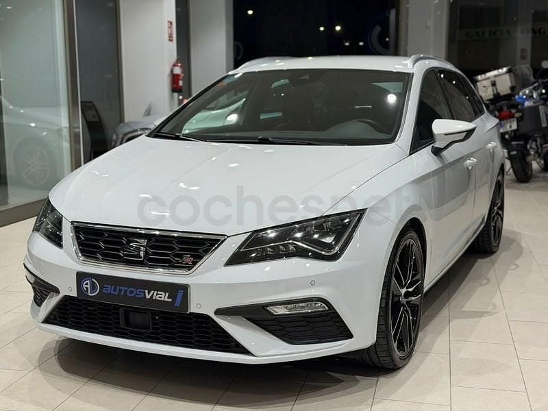 Usado Seat Leon FR 150 CV (110 kW) 2020 Blanco Familiar