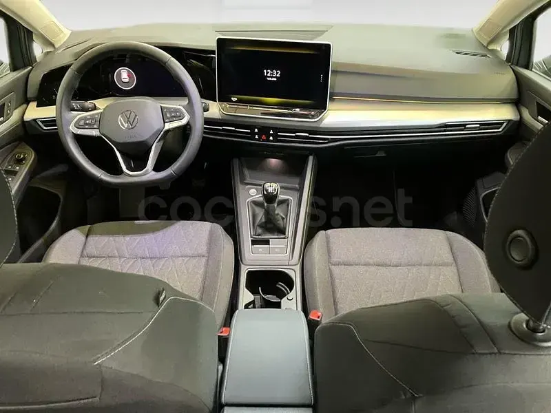 Usado VW Golf VIII 115 CV (84 kW) 2025 Gris / plata Berlina
