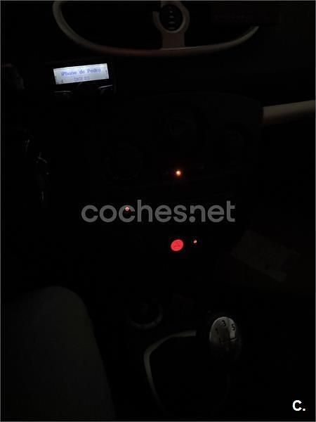 Usado Renault Clio II Dynamique 85 CV (62 kW) 2007 Rojo Berlina