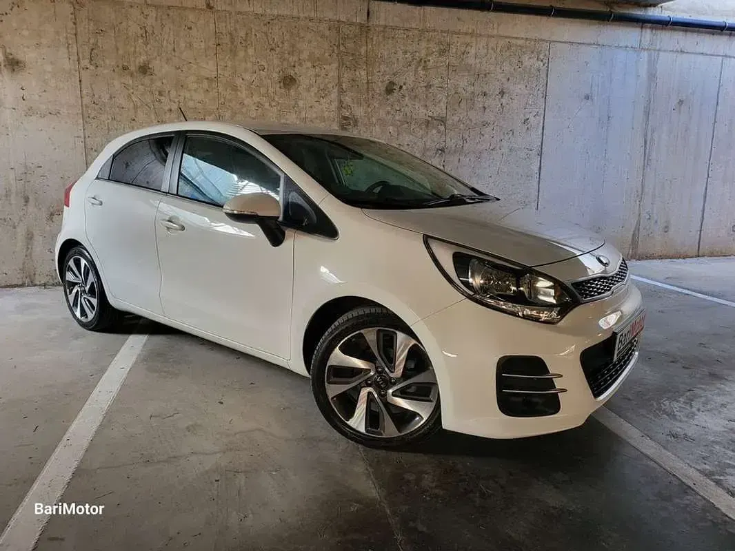 Usado Kia Rio 75 CV (55 kW) 2017 Blanco Utilitario