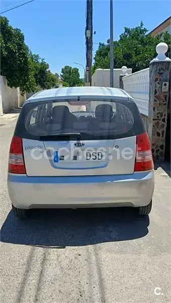 Usado Kia Picanto LX 65 CV (47 kW) 2005 Gris / plata Utilitario