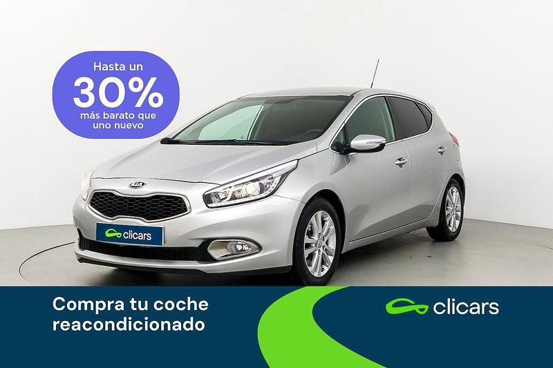 Blanco Usado 2015 Kia Ceed Utilitario | 10.990 € (Un poco caro) - Imagen 1/4