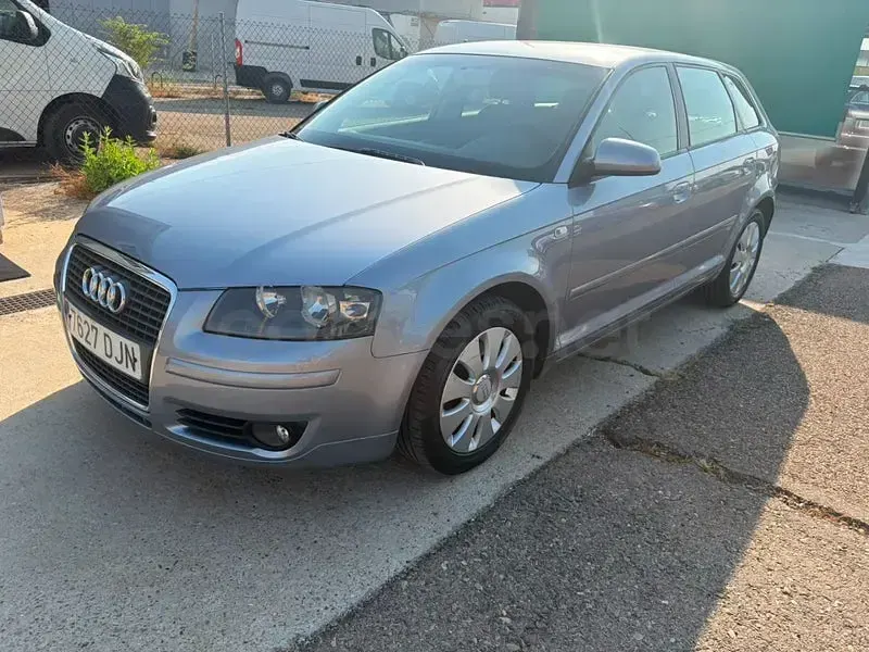 Usado Audi A3 Sportback Ambition 105 CV (77 kW) 2005 Gris / plata Utilitario