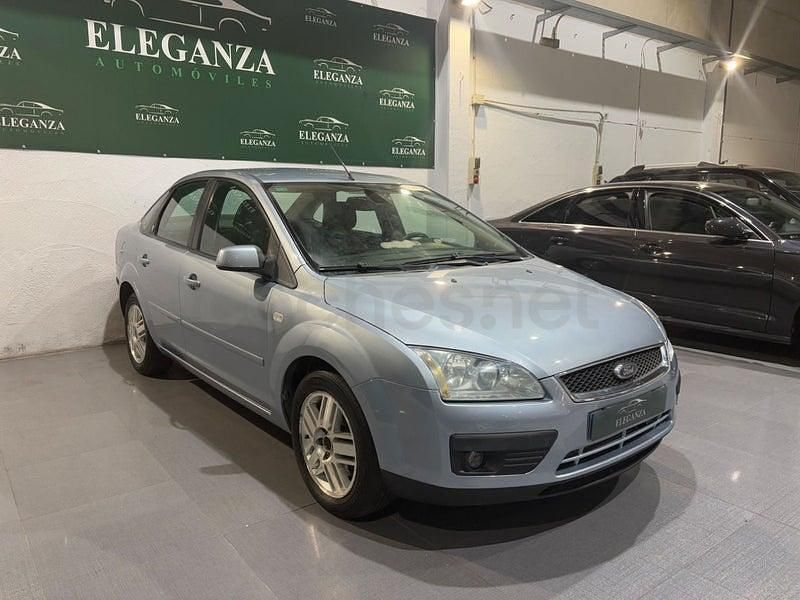 Usado Ford Focus Ghia 136 CV (100 kW) 2005 Gris / plata Berlina