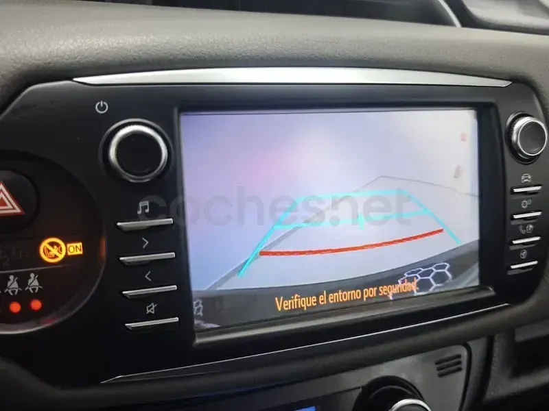 Usado Toyota Yaris Hybrid Active 100 CV (73 kW) 2018 Negro Berlina