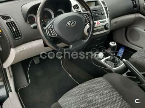 Negro Usado 2010 Kia ProCeed Active Utilitario | 3750 € (Super precio) - Imagen 1/4